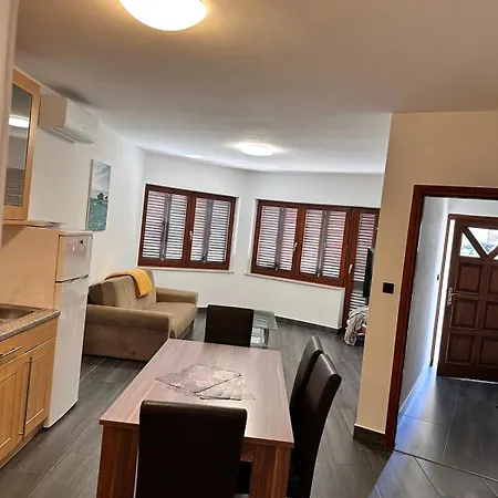 Nikola Apartman *