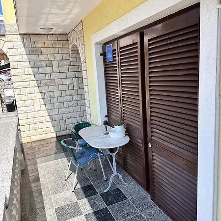 Nikola Apartman